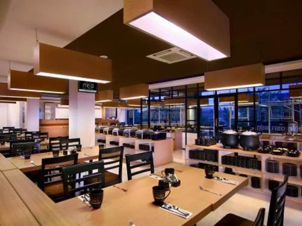 Hotel Neo Candi Simpang Lima - Semarang By Aston Exteriér fotografie