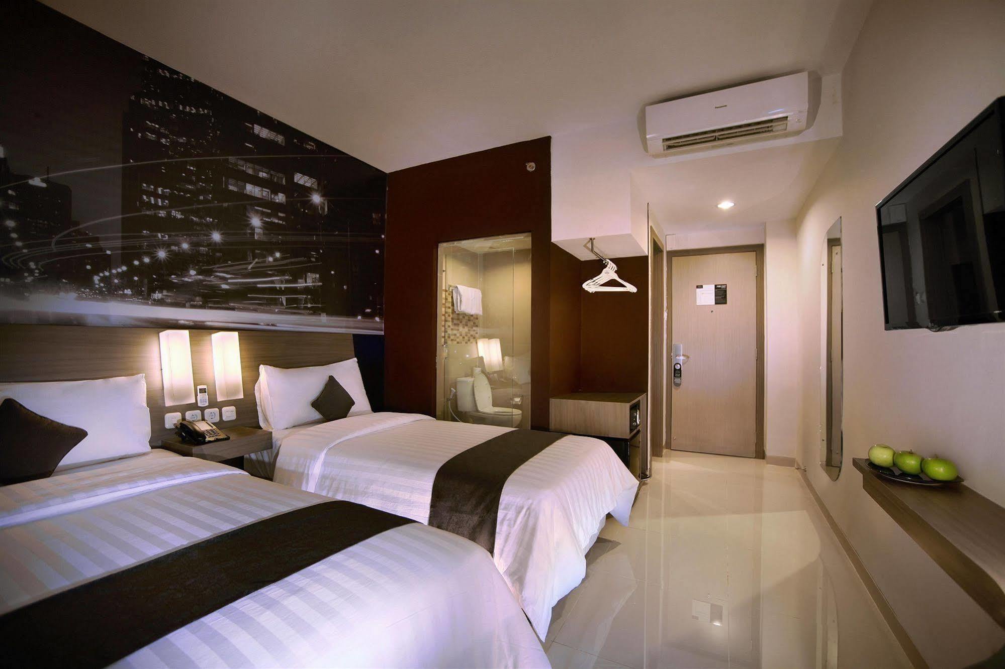 Hotel Neo Candi Simpang Lima - Semarang By Aston Exteriér fotografie