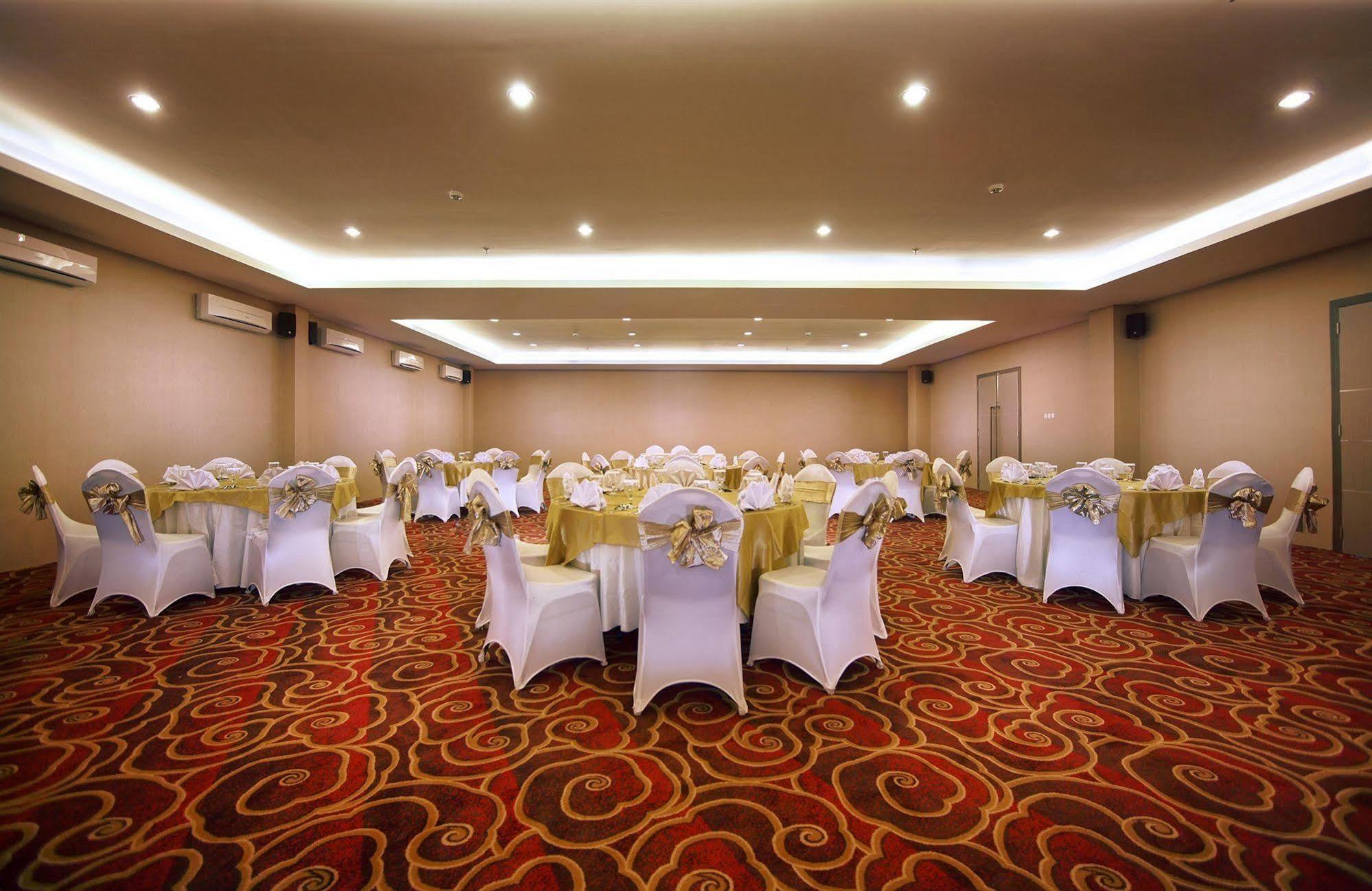 Hotel Neo Candi Simpang Lima - Semarang By Aston Exteriér fotografie